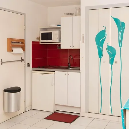 Climatise Avec Terrasse Au Lavandou Pour 2 Personnes - Fr-1-803-43 Apartment