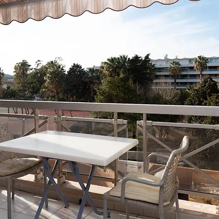 Climatise Avec Terrasse Au Lavandou Pour 2 Personnes - Fr-1-803-43 Le Lavandou