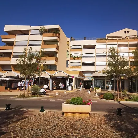 Climatise Avec Terrasse Au Lavandou Pour 2 Personnes - Fr-1-803-43 Le Lavandou