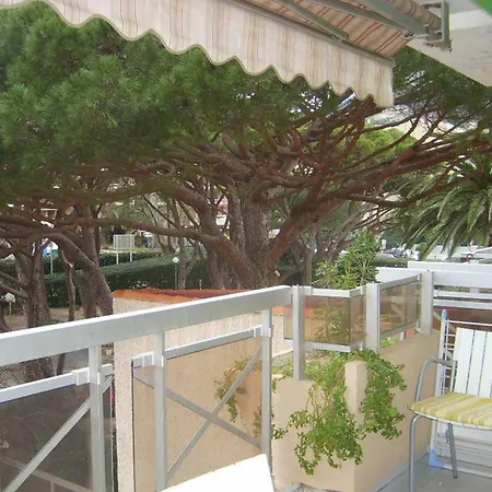 Lavandou: Climatise, Terrasse, Proche Plage, 2 Pers. - Pas D'animaux, Sans Parking - Fr-1-803-43 Apartment Le Lavandou